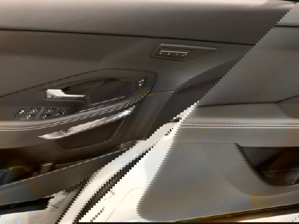 Jaguar E-Pace usata a Livorno (17)