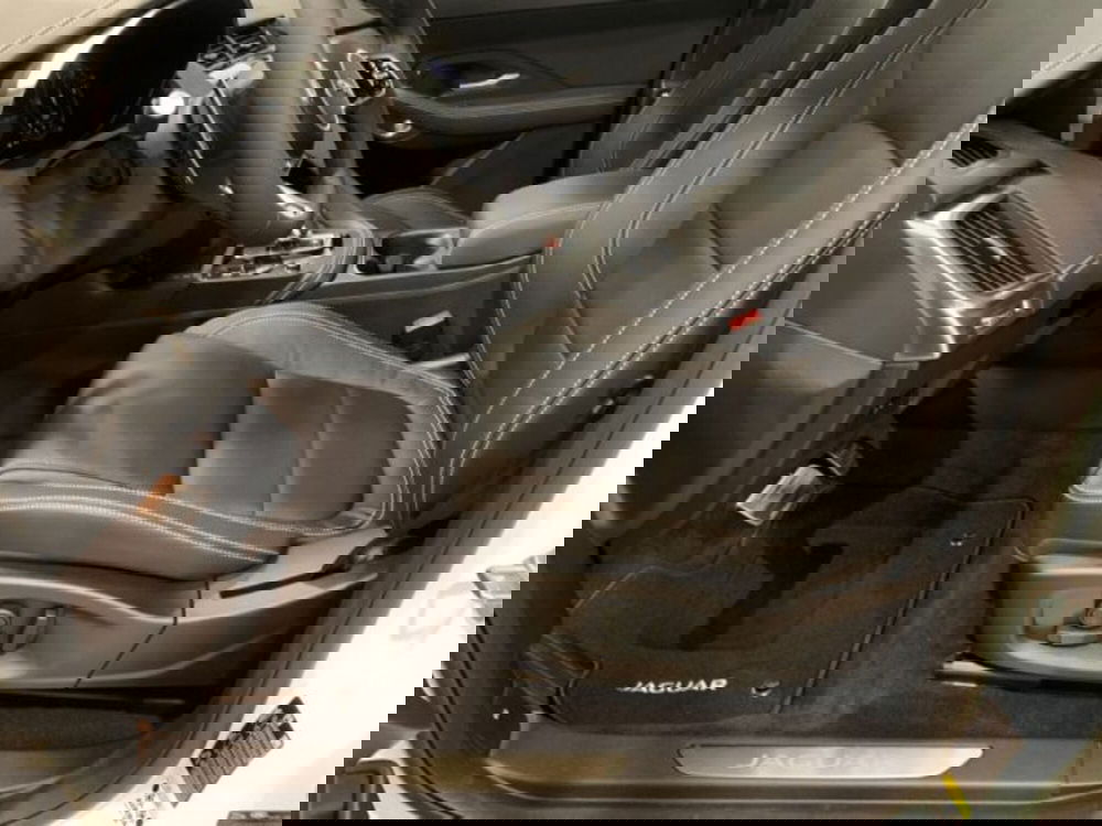 Jaguar E-Pace usata a Livorno (18)