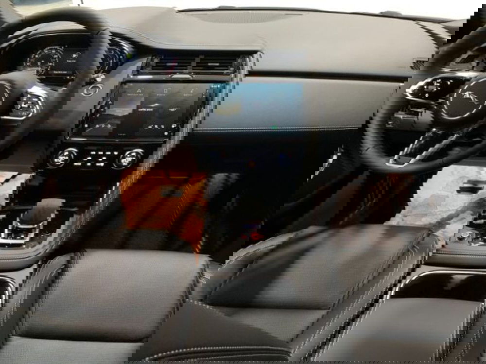 Jaguar E-Pace usata a Livorno (19)