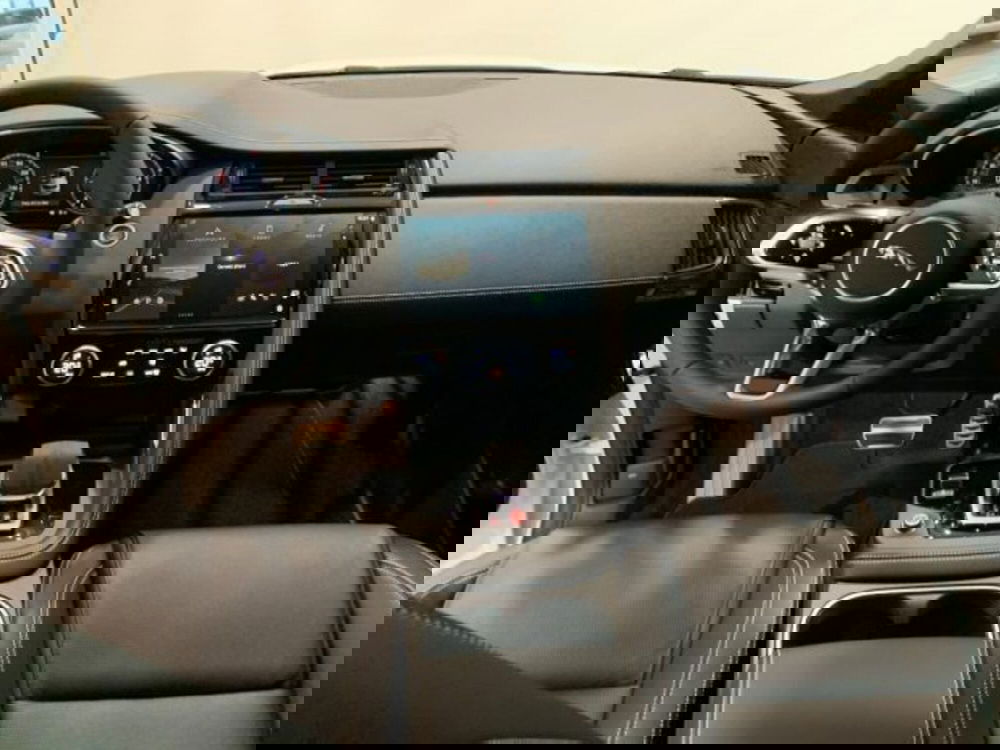 Jaguar E-Pace usata a Livorno (6)