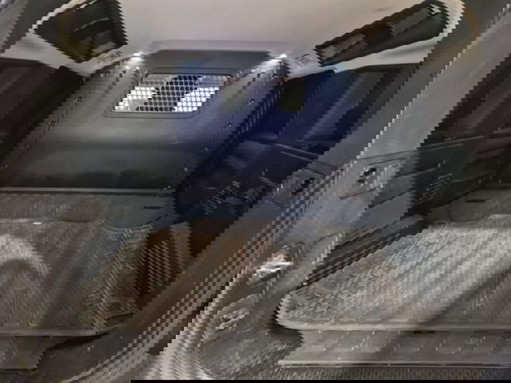 Land Rover Defender usata a Livorno (7)