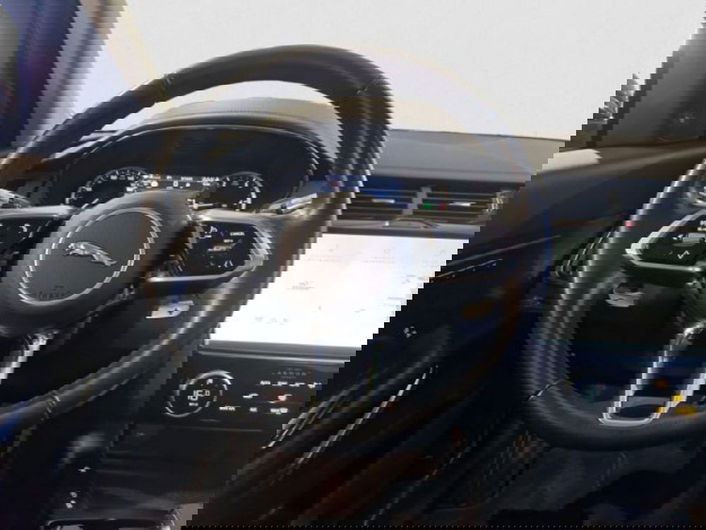 Jaguar E-Pace usata a Livorno (18)