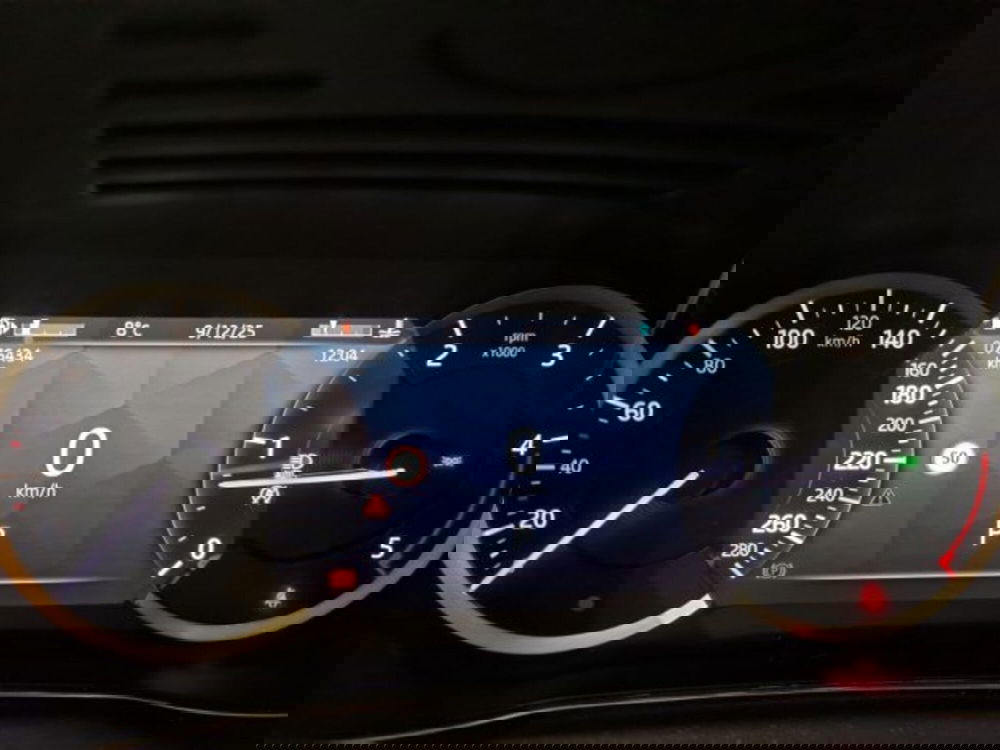 Jaguar E-Pace usata a Livorno (12)