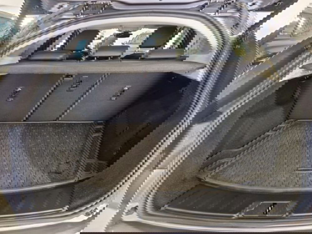 Jaguar E-Pace usata a Livorno (19)