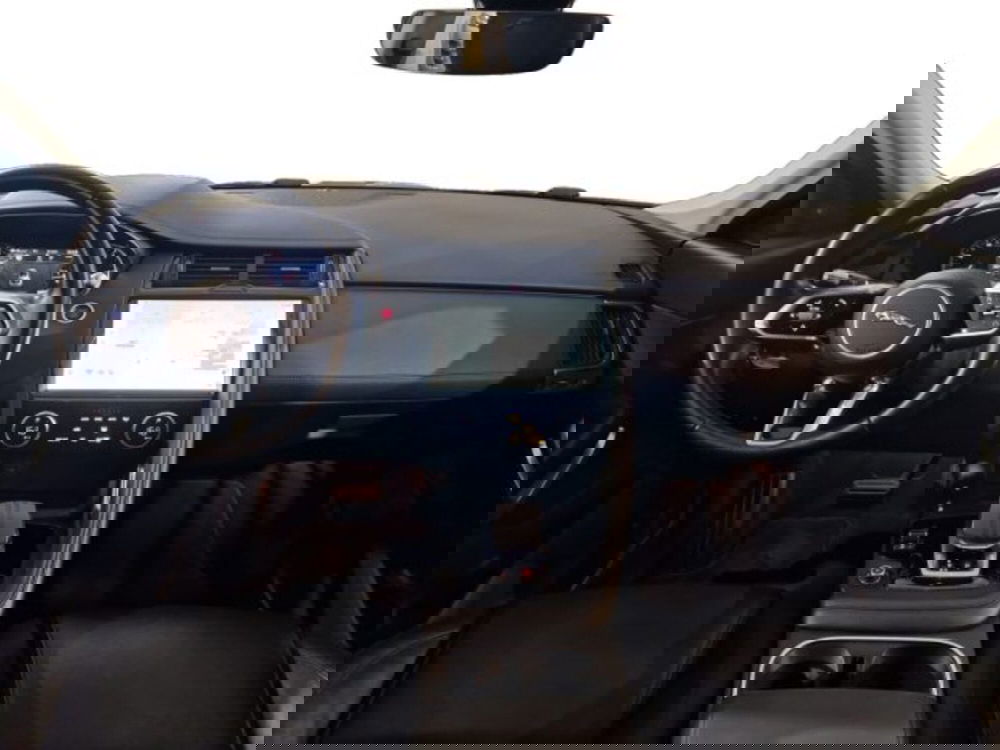 Jaguar E-Pace usata a Livorno (6)