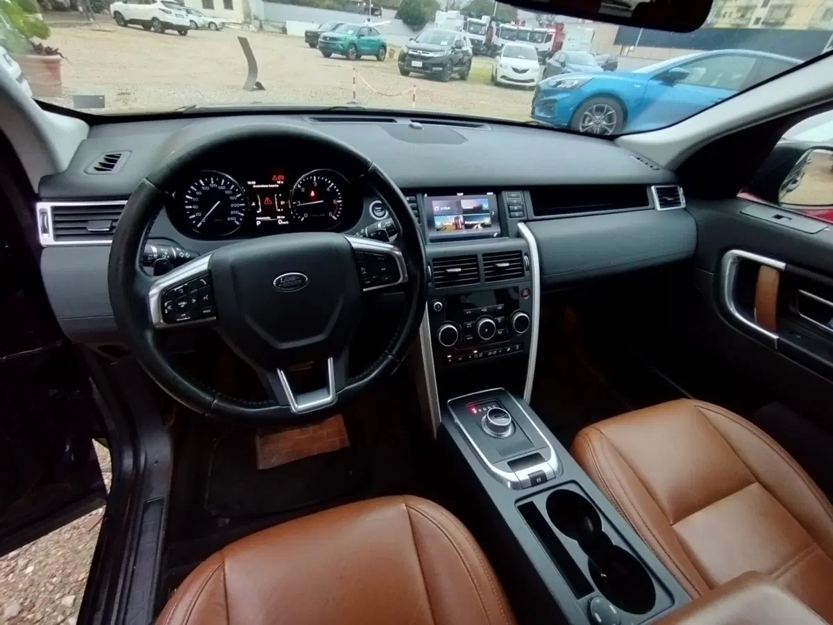 Land Rover Discovery Sport usata a Palermo (7)