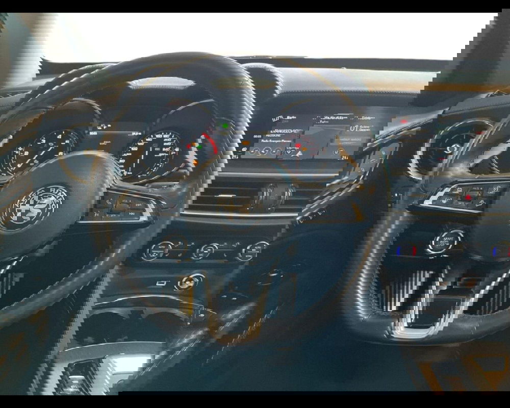 Alfa Romeo Stelvio usata a Torino (4)