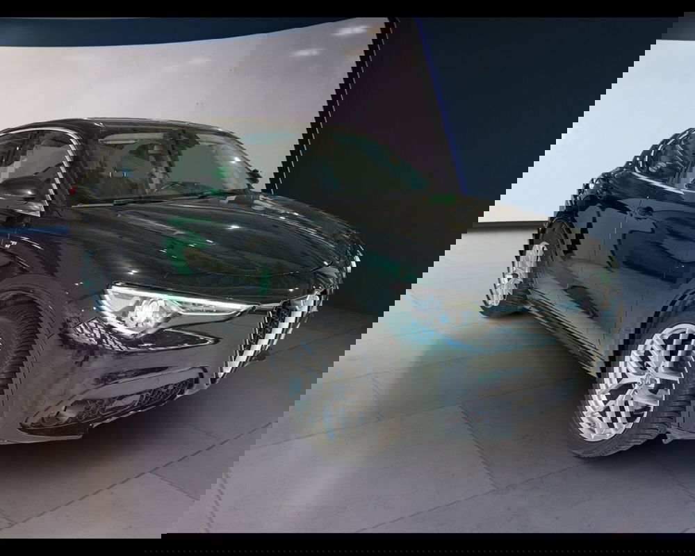 Alfa Romeo Stelvio usata a Torino (9)