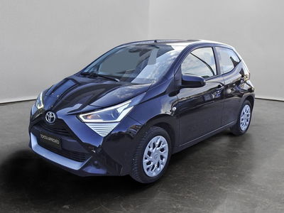 Toyota Aygo Connect 1.0 VVT-i 72 CV 5 porte x-play del 2021 usata a Montebelluna