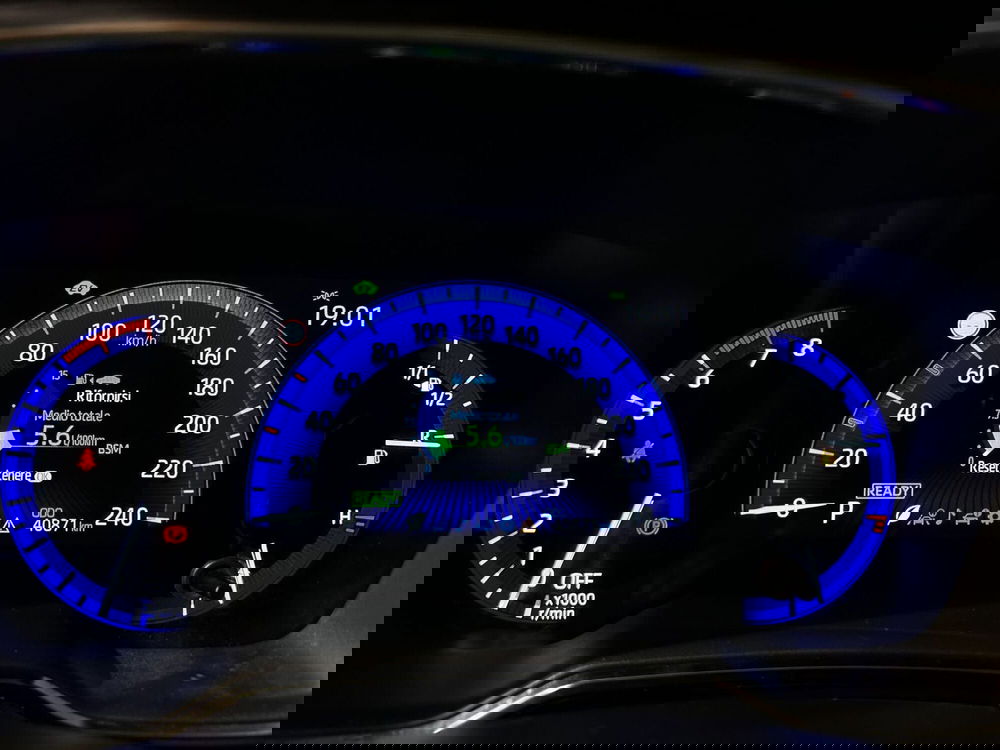 Toyota Corolla Touring Sports usata a Milano (13)