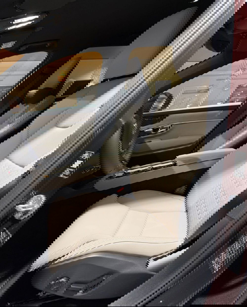 Volvo XC90 nuova a Parma (4)