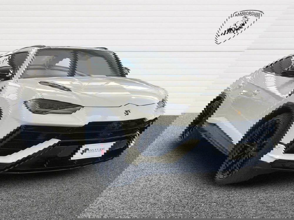 Lamborghini Urus nuova a Bari