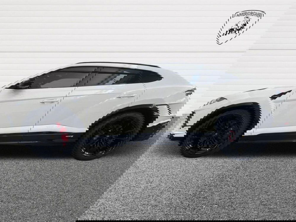 Lamborghini Urus nuova a Bari (5)