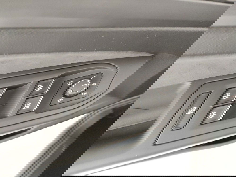 Volkswagen Golf usata a Napoli (9)