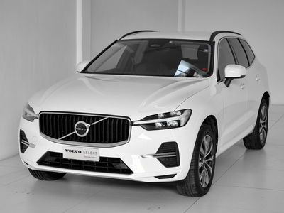 Volvo XC60 B4 (d) AWD Geartronic Momentum Pro del 2021 usata a Prato