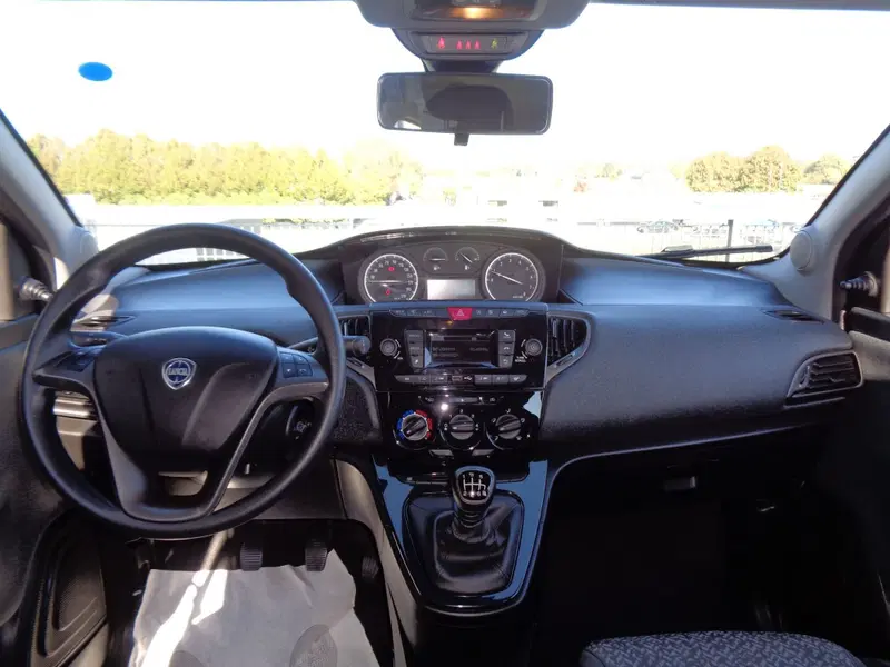 Lancia Ypsilon usata a Belluno (11)