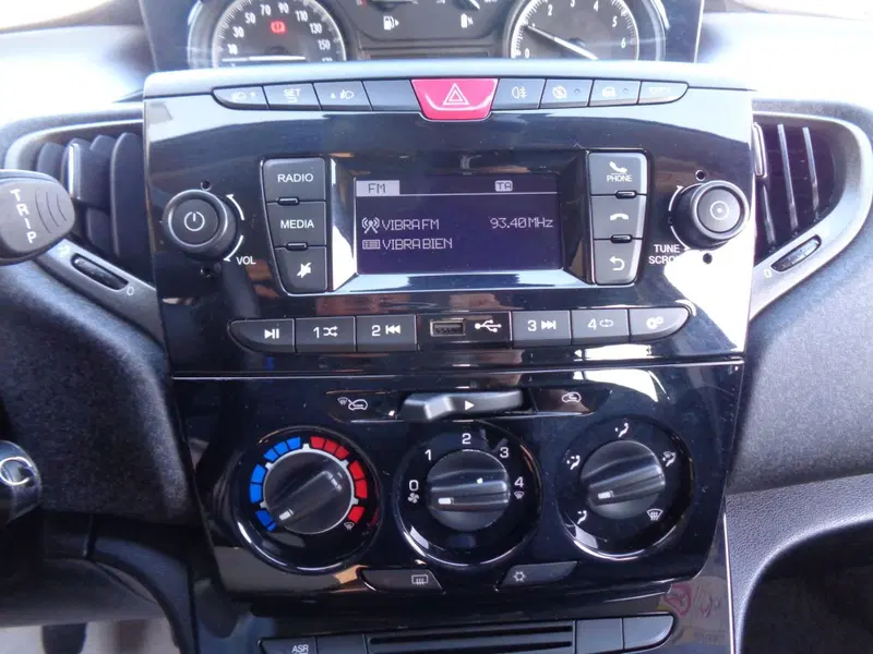 Lancia Ypsilon usata a Belluno (13)