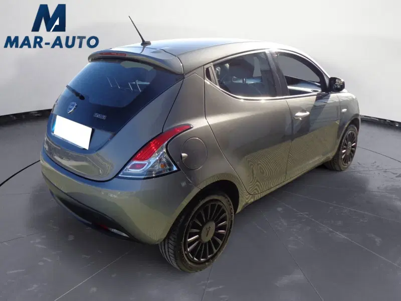 Lancia Ypsilon usata a Belluno (3)
