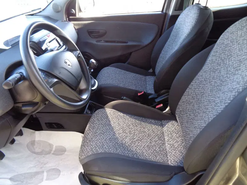 Lancia Ypsilon usata a Belluno (8)