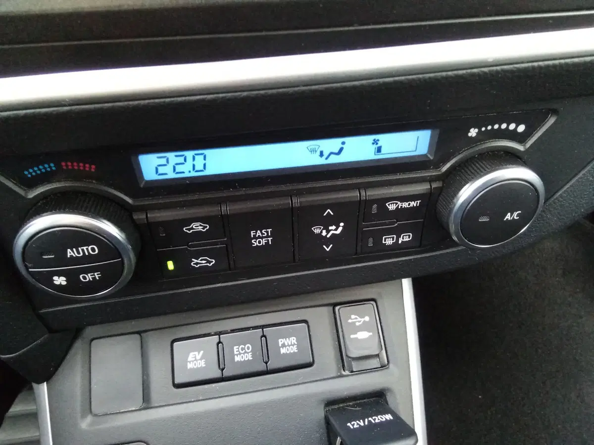 Toyota Auris usata a Rimini (11)