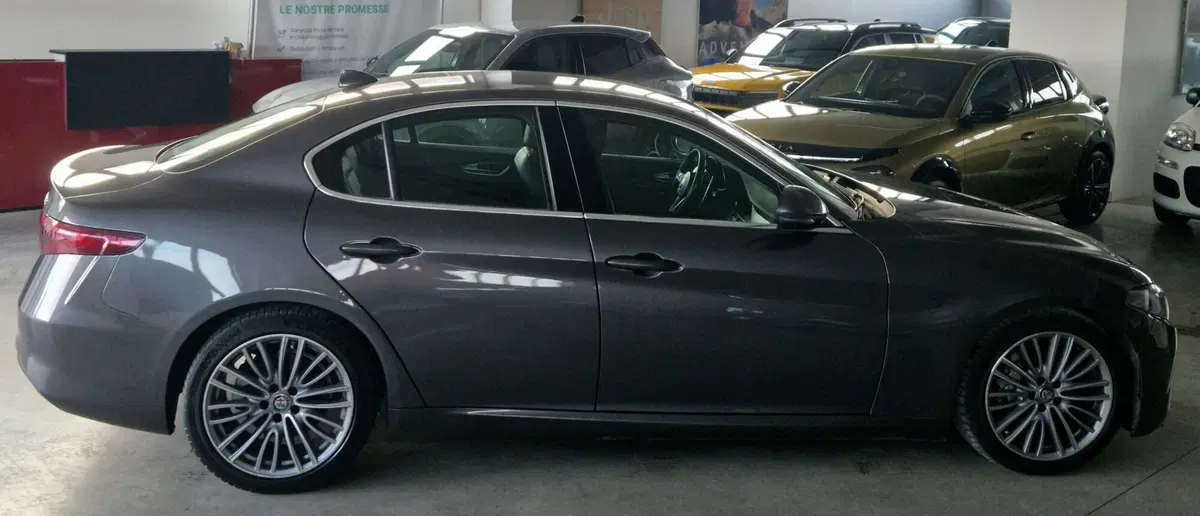 Alfa Romeo Giulia usata a Terni (3)