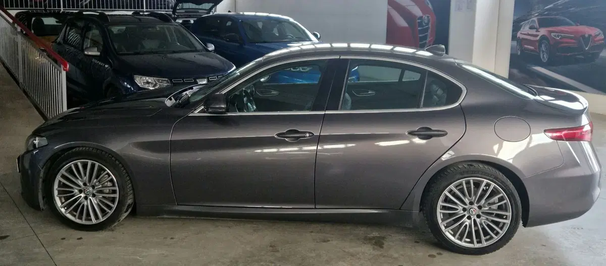 Alfa Romeo Giulia usata a Terni (6)