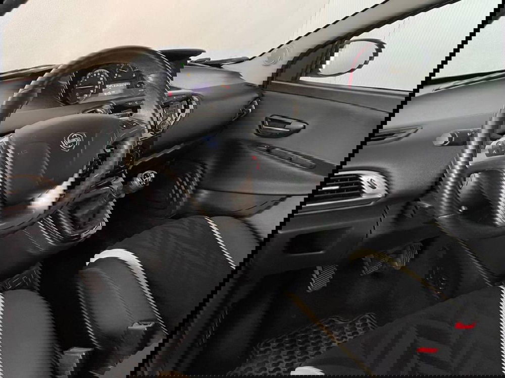 Lancia Ypsilon usata a Torino (10)