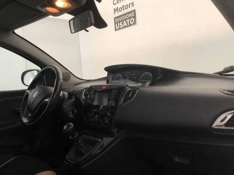 Lancia Ypsilon usata a Torino (11)