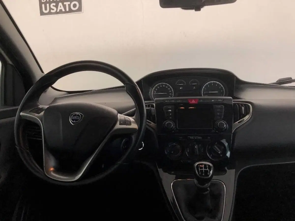 Lancia Ypsilon usata a Torino (12)