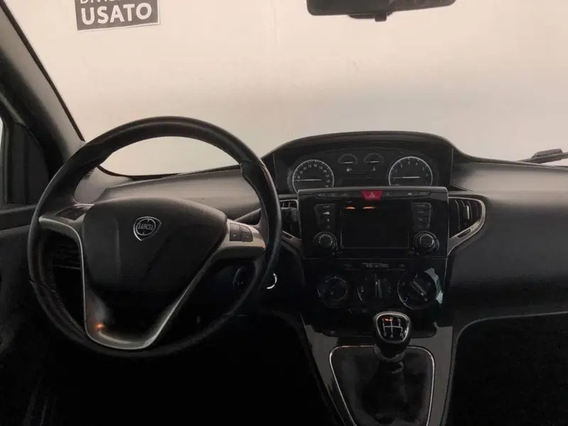 Lancia Ypsilon usata a Torino (12)