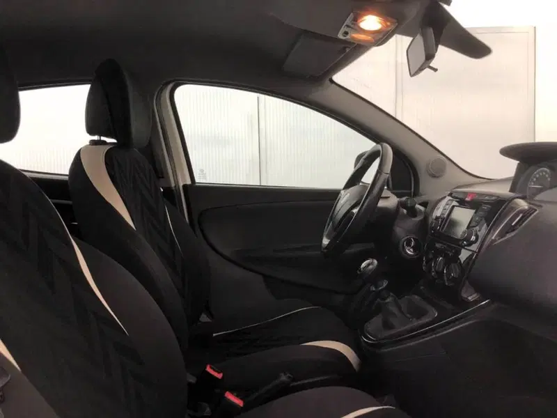 Lancia Ypsilon usata a Torino (13)