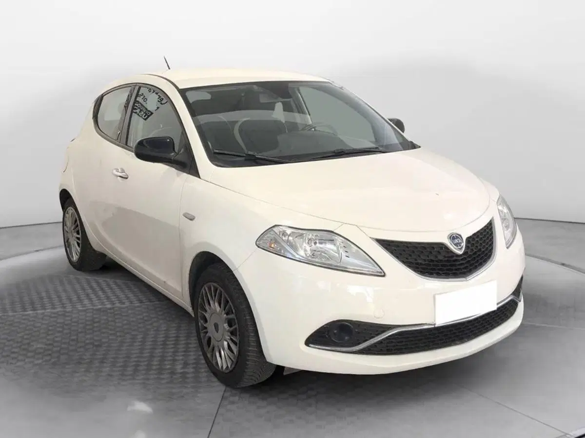 Lancia Ypsilon usata a Torino (3)