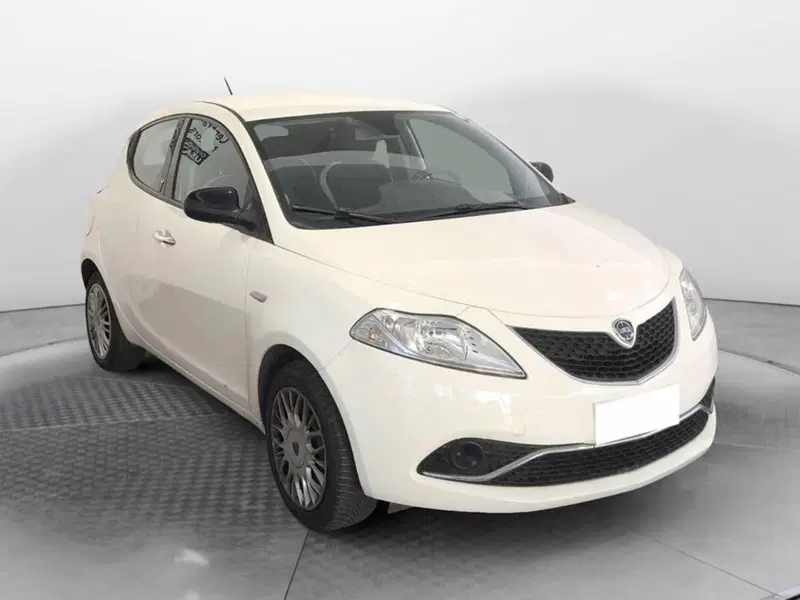Lancia Ypsilon usata a Torino (3)