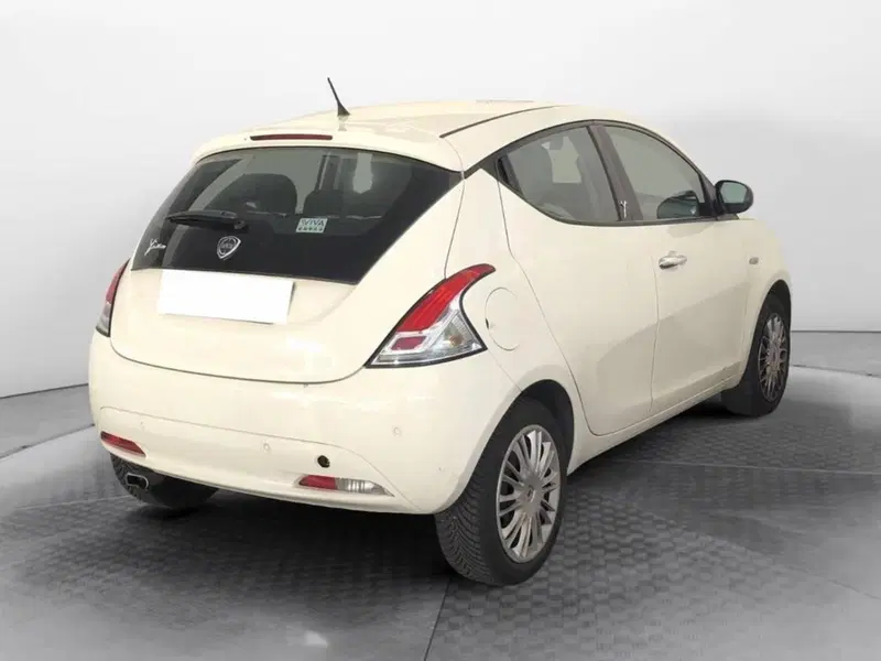Lancia Ypsilon usata a Torino (4)
