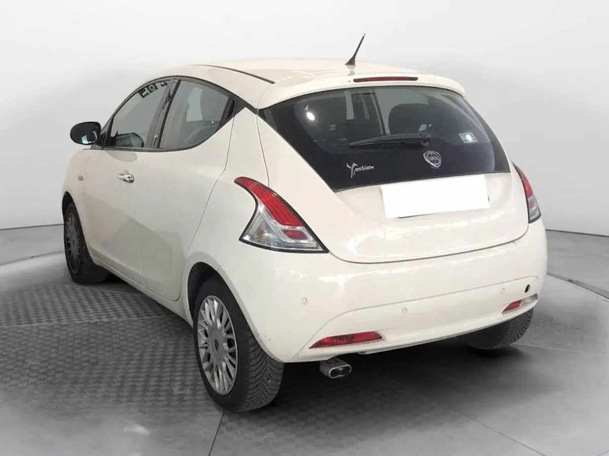 Lancia Ypsilon usata a Torino (6)