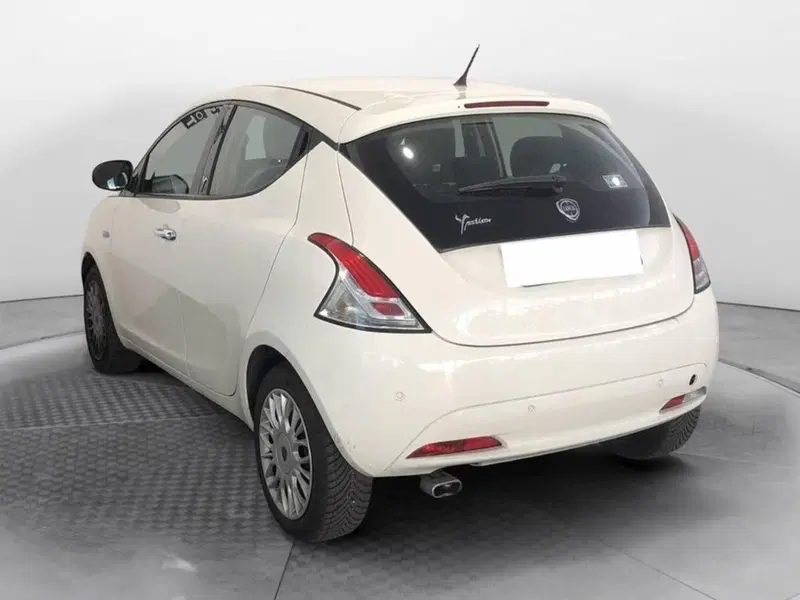 Lancia Ypsilon usata a Torino (6)