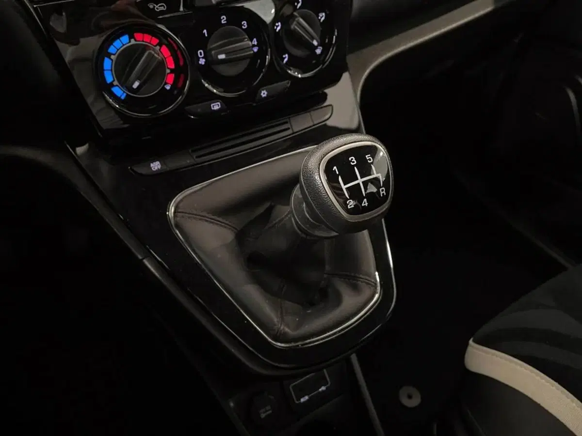 Lancia Ypsilon usata a Torino (9)