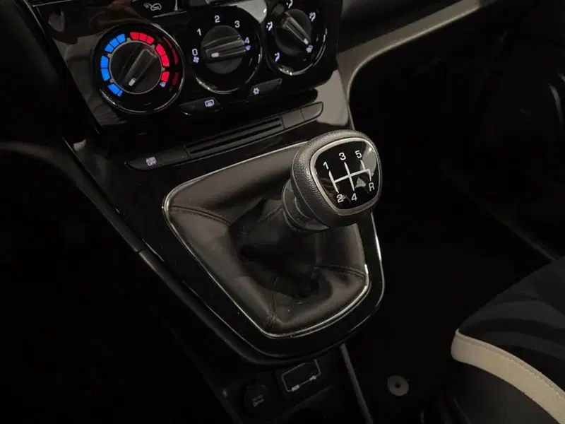 Lancia Ypsilon usata a Torino (9)