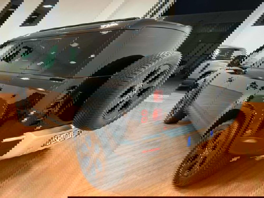 Land Rover Defender usata a Lucca (9)