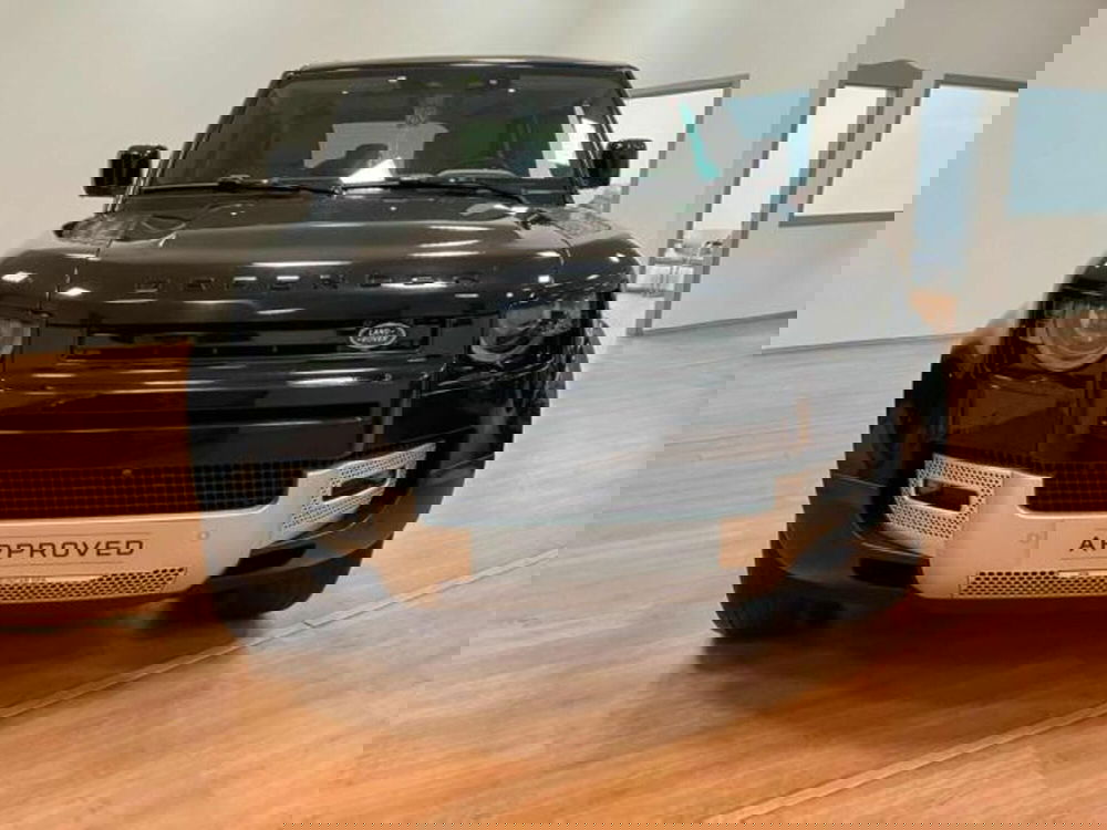 Land Rover Defender usata a Lucca (2)