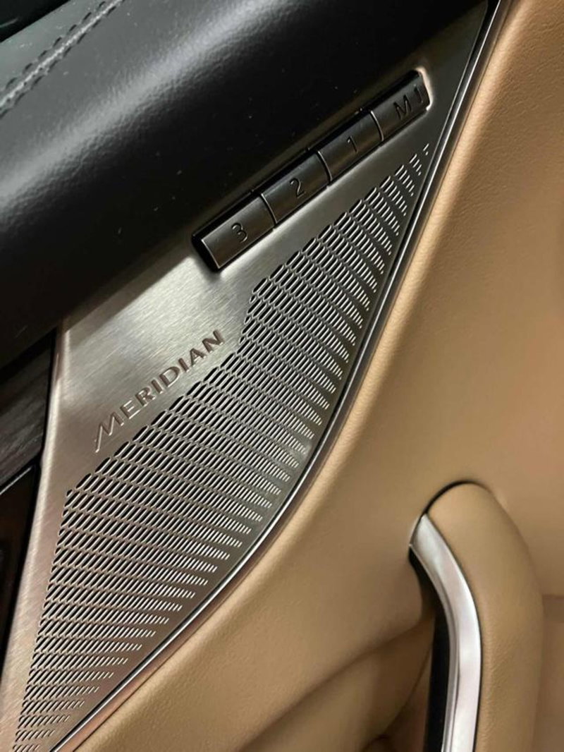 Jaguar F-Pace usata a Lucca (12)