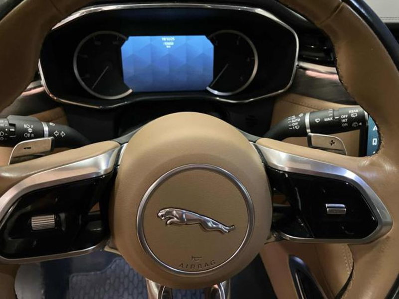 Jaguar F-Pace usata a Lucca (8)