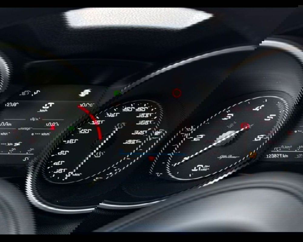 Alfa Romeo Stelvio usata a Bologna (15)