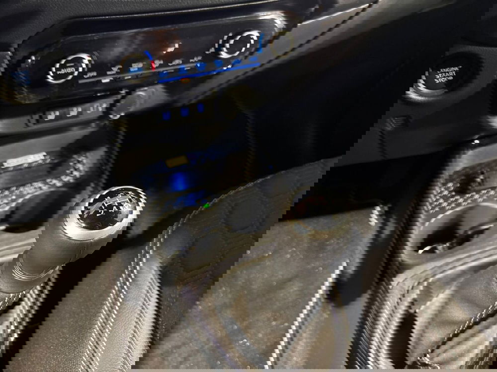 Toyota Aygo X nuova a Lecco (14)