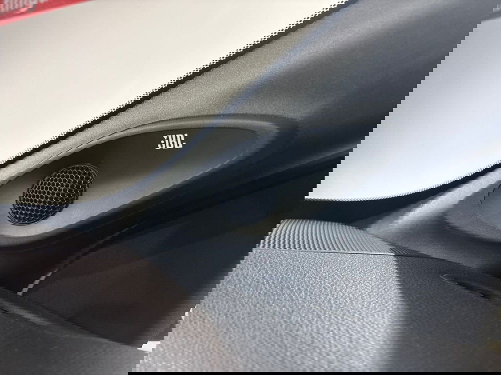 Toyota Aygo X nuova a Lecco (17)