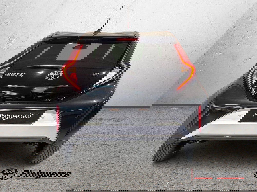 Toyota Aygo X nuova a Lecco (3)