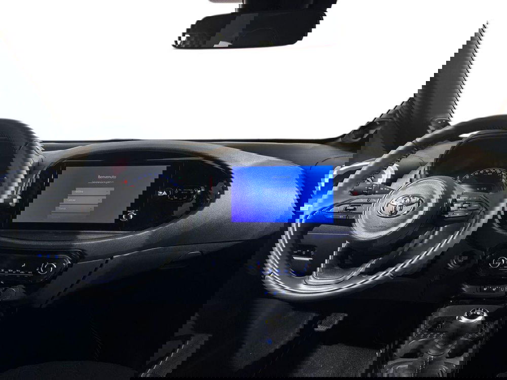 Toyota Aygo X nuova a Lecco (8)