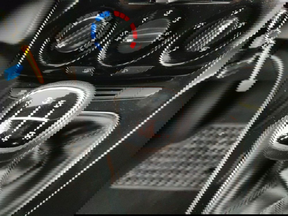 Lancia Ypsilon usata a Caserta (14)