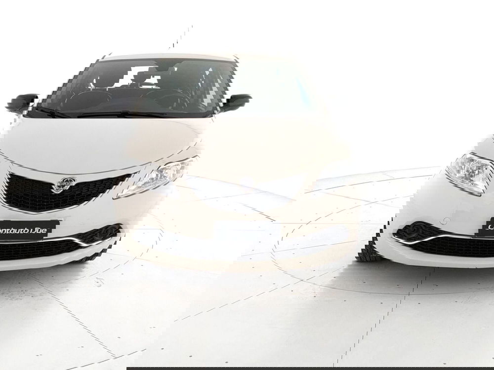 Lancia Ypsilon usata a Caserta (2)