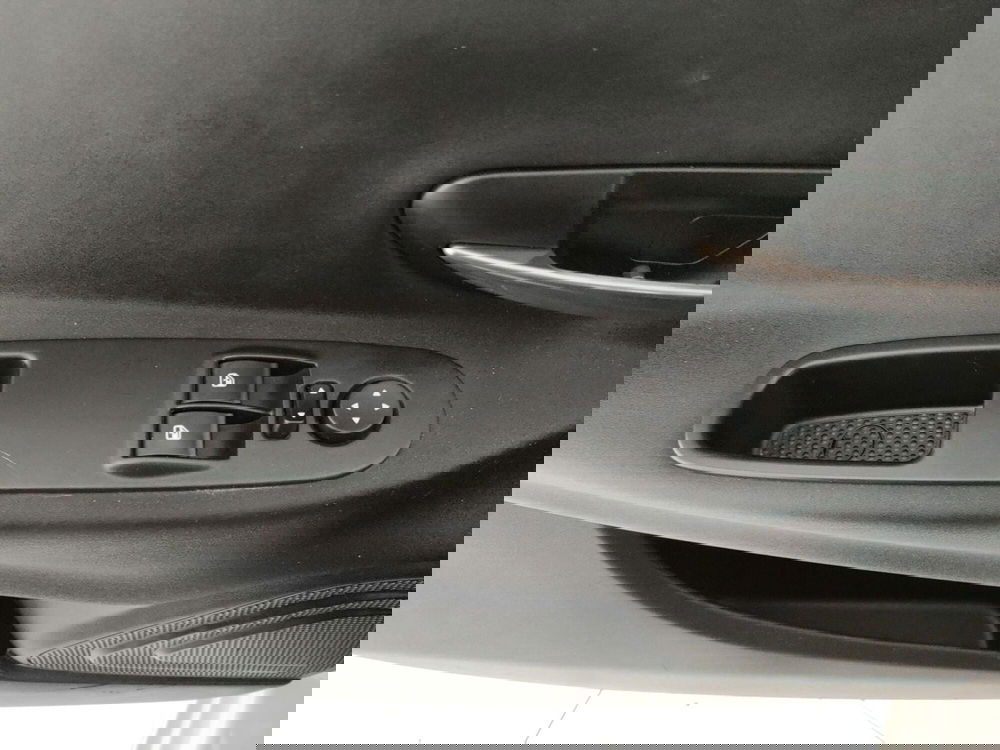 Lancia Ypsilon usata a Caserta (20)